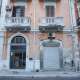 Su via De Deo (18 saracinesche abbassate) spicca infine l�insegna sbiadita dello studio video �Av digital production�...